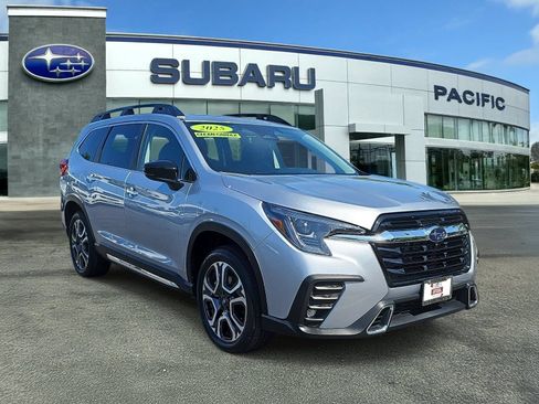 Used 2025 Subaru Ascent Touring AWD/4WD image 1