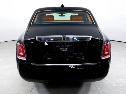 New 2026 Rolls-Royce Phantom Sedan image 9
