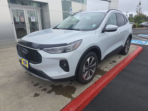 Used 2025 Ford Escape Platinum AWD/4WD image 8