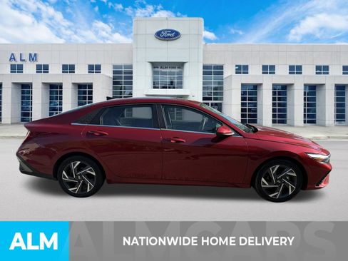 Used 2025 Hyundai Elantra SEL FWD image 4