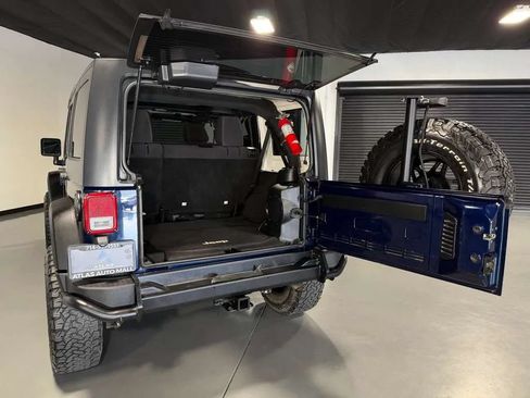 Used 2013 Jeep Wrangler Unlimited Rubicon w/ Connectivity Group AWD/4WD image 13