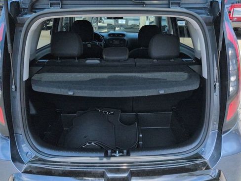 Used 2016 Kia Soul + FWD image 12