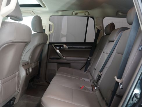 Used 2019 Lexus GX 460 image 19