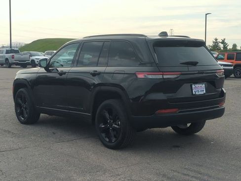 Used 2023 Jeep Grand Cherokee Limited w/ Luxury Tech Group II AWD/4WD image 5