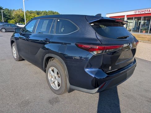 Used 2024 Toyota Highlander LE image 3