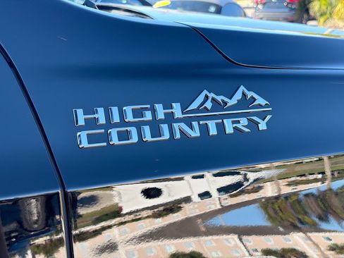 Used 2025 Chevrolet Suburban High Country image 46