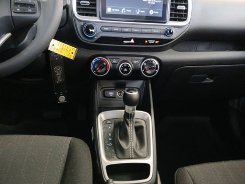 New 2025 Hyundai Venue SEL image 22
