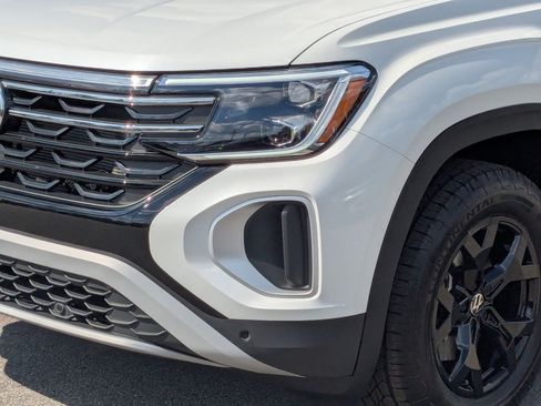 New 2026 Volkswagen Atlas Peak Edition image 9