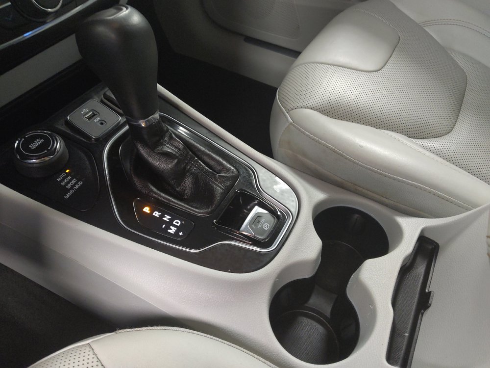 Used 2019 Jeep Cherokee Limited AWD/4WD image 26