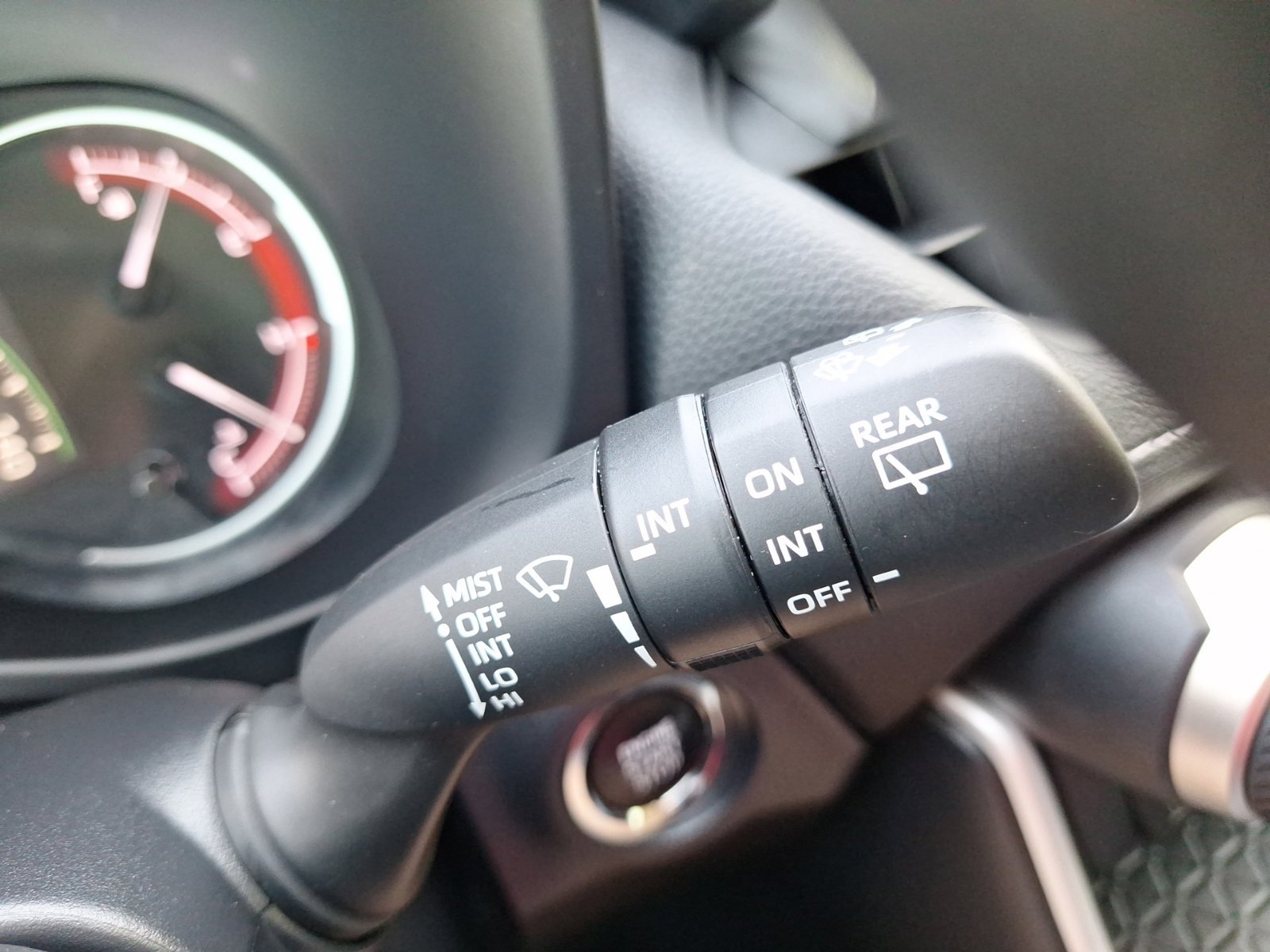 Used 2024 Toyota RAV4 XLE w/ Convenience Package FWD image 23
