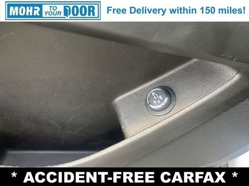 Used 2018 Chevrolet Traverse LT image 12