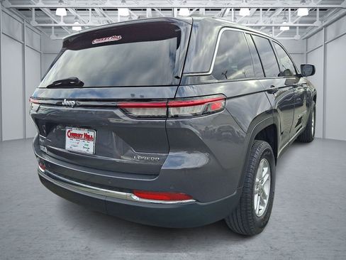 Certified 2023 Jeep Grand Cherokee Laredo w/ Luxury Tech Group I image 5