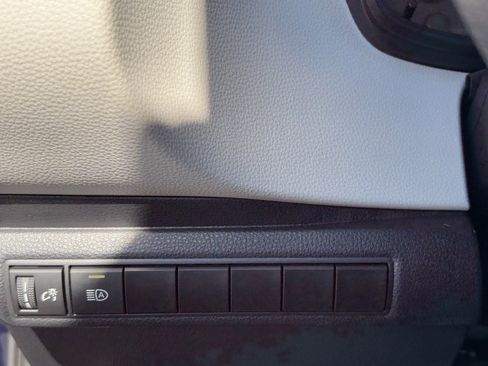 Certified 2025 Toyota Corolla LE image 28