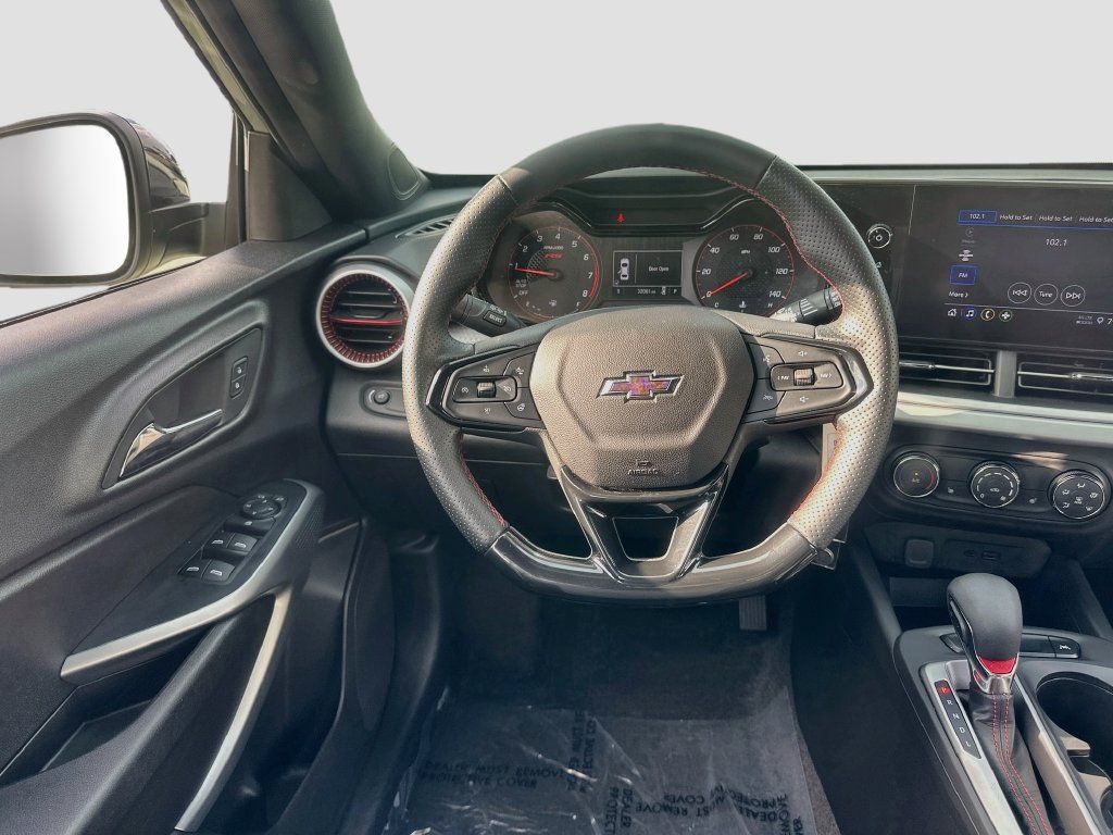 Used 2024 Chevrolet Trax RS FWD image 21