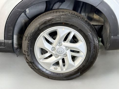Used 2026 Hyundai Venue SE FWD image 36