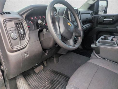 Used 2022 Chevrolet Silverado 2500 Custom w/ Custom Convenience Package image 4