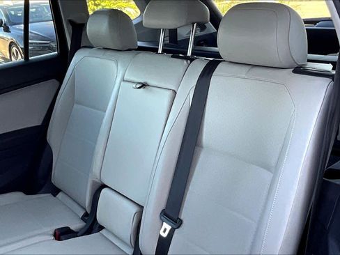 Used 2019 Volkswagen Tiguan SE w/ Panoramic Sunroof Package image 16