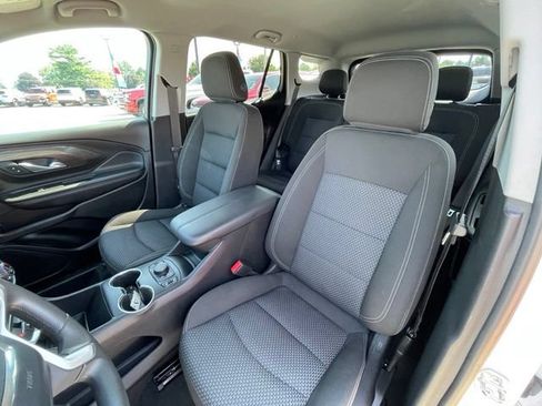 Used 2023 GMC Terrain SLE w/ Driver Convenience Package FWD image 17