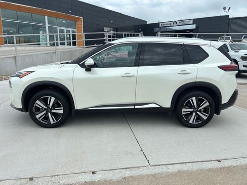 Used 2022 Nissan Rogue Platinum w/ Head-Up Display Package AWD/4WD image 2