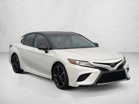 Used 2019 Toyota Camry XSE image 3