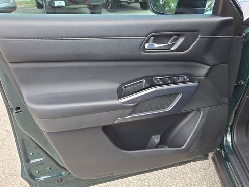 Used 2023 Nissan Pathfinder SL image 24