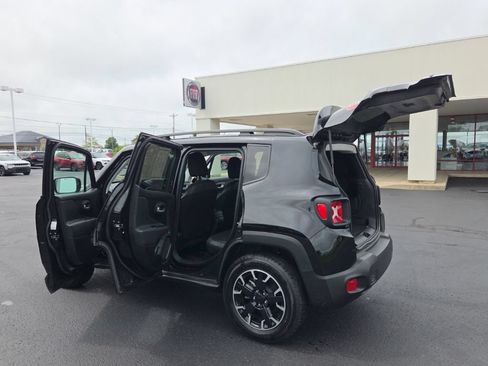 Used 2023 Jeep Renegade Latitude AWD/4WD image 13