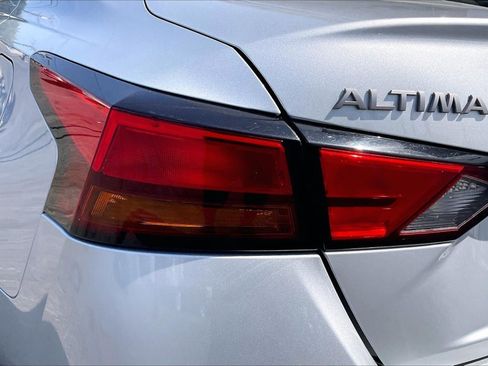 Used 2023 Nissan Altima 2.5 SV FWD image 30
