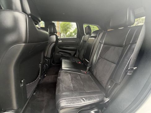 Used 2018 Jeep Grand Cherokee Altitude RWD image 16