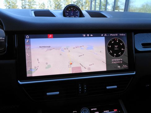 Used 2020 Porsche Cayenne image 12