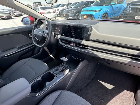 Used 2025 Kia K4 LXS image 15
