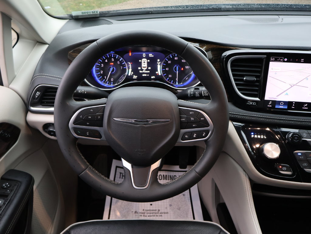 Used 2023 Chrysler Pacifica Limited FWD image 20