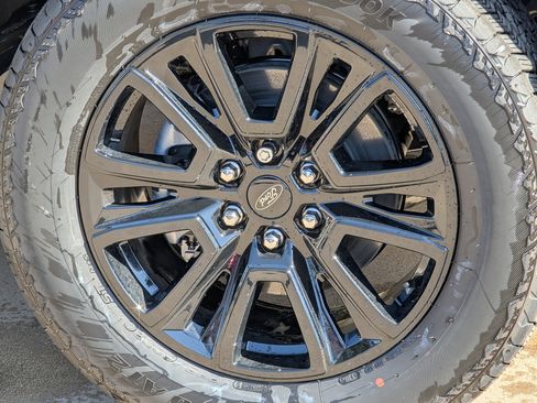 New 2025 Ford F150 Platinum w/ FX4 Off-Road Package image 9