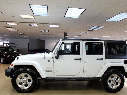 Used 2013 Jeep Wrangler Unlimited Sahara w/ Connectivity Group image 17