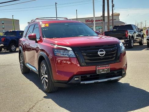 Used 2024 Nissan Pathfinder Platinum w/ Black Appearance Package FWD image 2