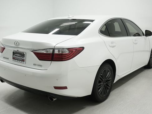 Used 2013 Lexus ES 350 w/ Luxury Pkg FWD image 3