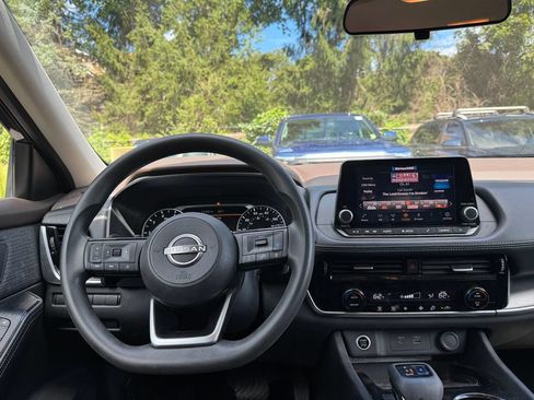Used 2022 Nissan Rogue SV AWD/4WD image 12
