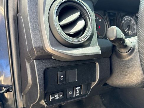 Used 2022 Toyota Tacoma TRD Sport AWD/4WD image 14