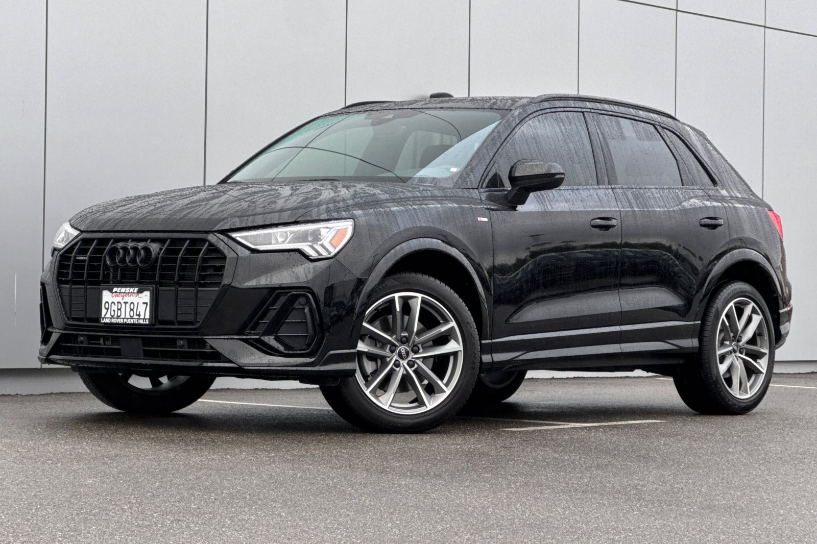 Used 2023 Audi Q3 2.0T Premium w/ Black Optic Sport Package AWD/4WD image 1
