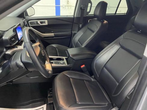 Used 2023 Ford Explorer XLT w/ Equipment Group 202A AWD/4WD image 10