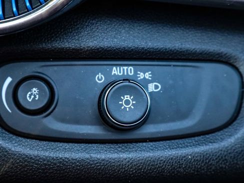 Used 2025 Chevrolet Trax LT w/ LT Convenience Package image 23