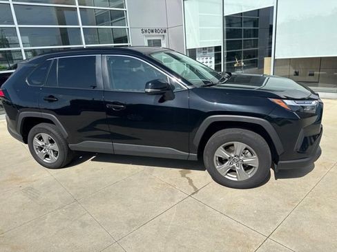 Used 2025 Toyota RAV4 XLE AWD/4WD image 9