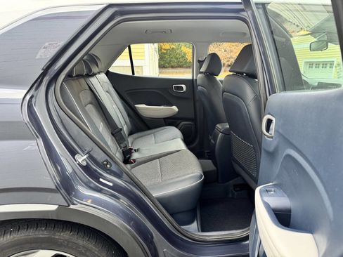 Used 2023 Hyundai Venue Limited w/ Cargo Package image 22