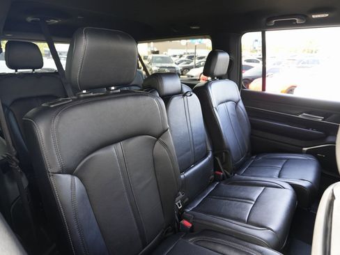 Used 2023 Jeep Wagoneer L Series II image 25