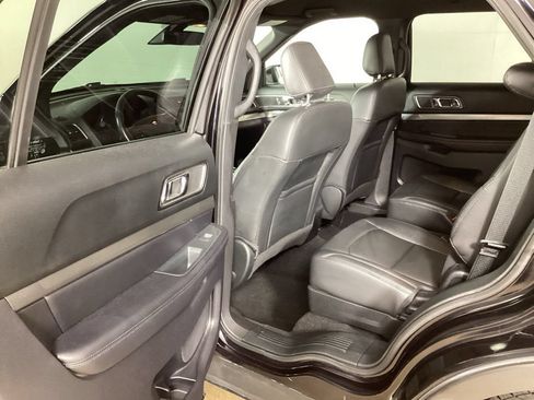 Used 2019 Ford Explorer XLT w/ Equipment Group 202A AWD/4WD image 21