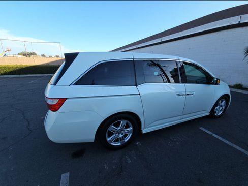 Used 2013 Honda Odyssey Touring image 3