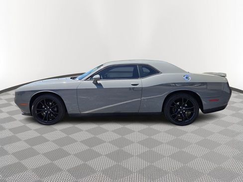 Used 2019 Dodge Challenger SXT RWD image 3