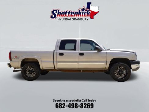 Used 2005 Chevrolet Silverado 2500 LS w/ Heavy-Duty Power Package AWD/4WD image 5