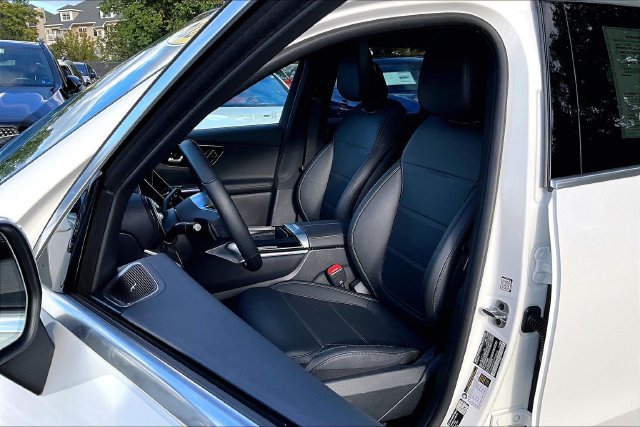 Used 2026 Mercedes-Benz GLC 300 4MATIC image 6