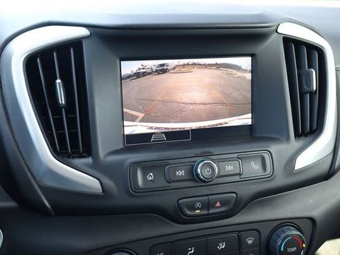 Used 2024 GMC Terrain SLE image 18