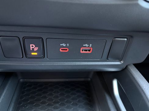 Used 2025 Nissan Frontier SV image 20